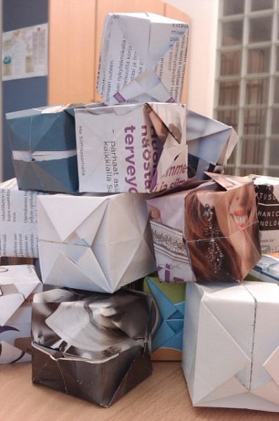 paperikuutiot-pinossa