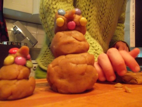 piparkakkutaikina-lumiukot