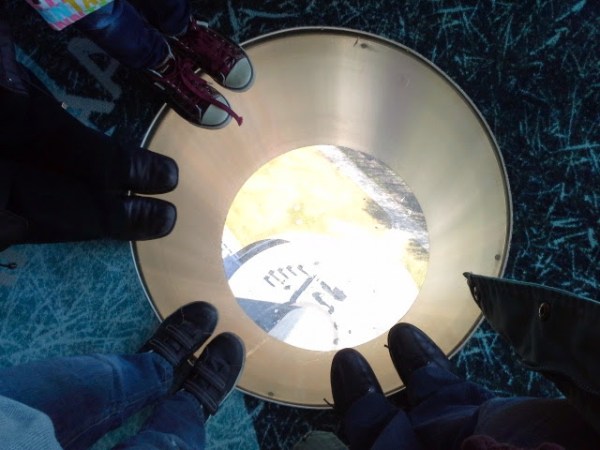 jalat-teletornin-lasilattian-reunoilla