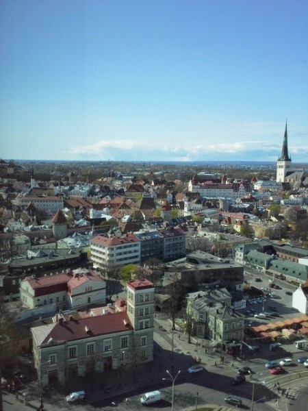 näkymä-tallinnan-vanhaankaupunkiin-kgb-museosta