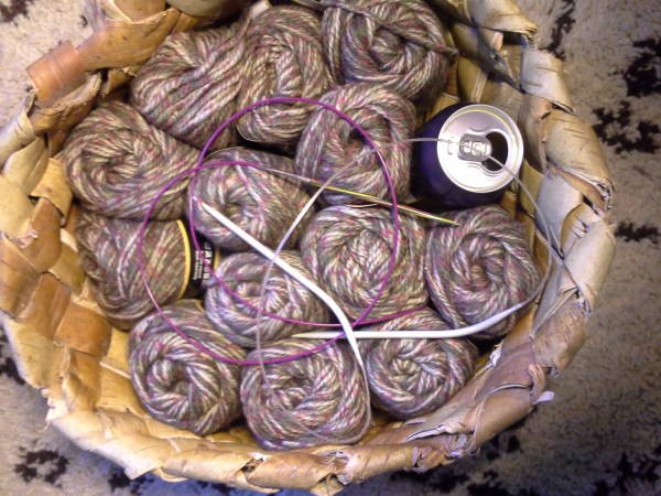 lankakerät-ja-oluttölkki-tuohikorissa